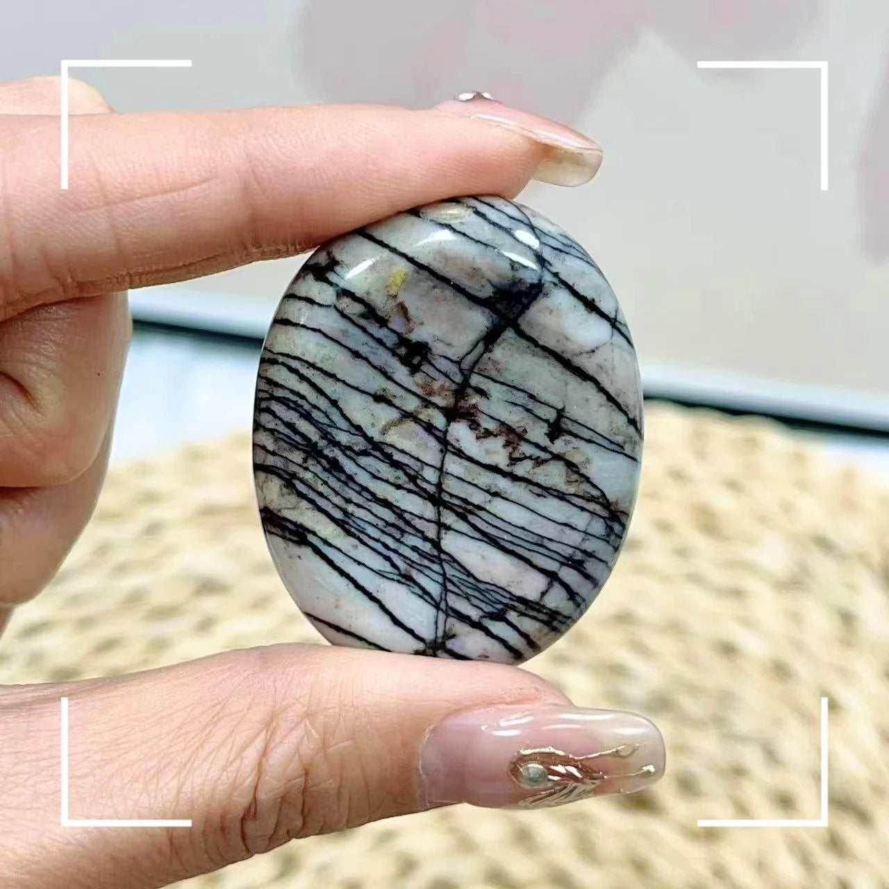 Natural Stone Face Massagers Thumb Forget Worry Stone Decompression Crystal Spiritual Healing Therapy Meditation