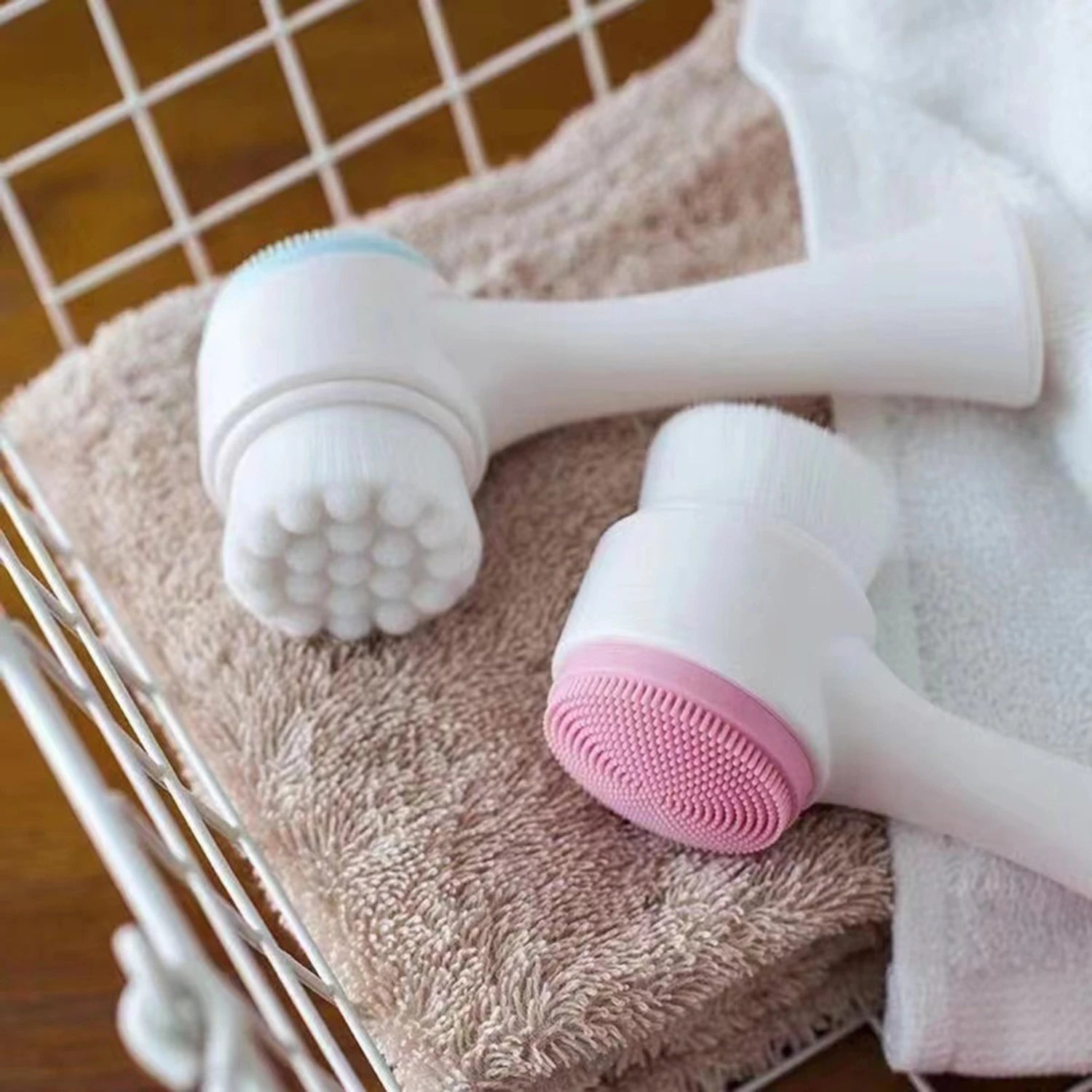 Double-sided Soft Silicone Facial Cleanser Brush for Deep Pore Cleansing and Gentle Exfoliation - 1 Piece