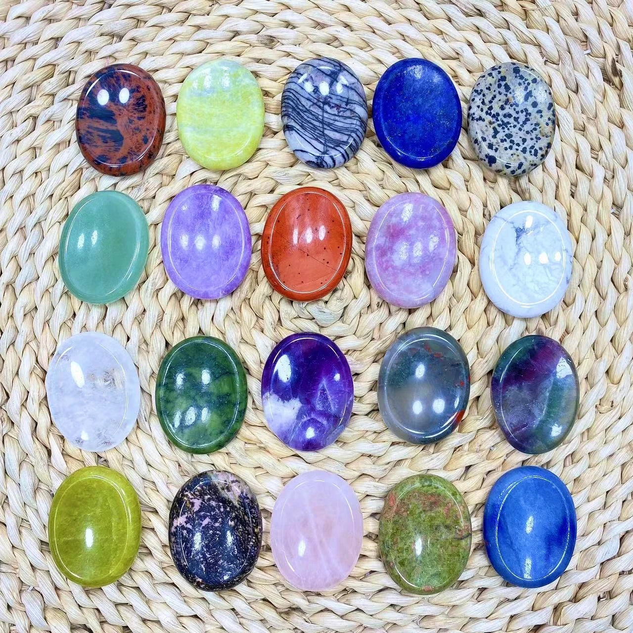 Natural Stone Face Massagers Thumb Forget Worry Stone Decompression Crystal Spiritual Healing Therapy Meditation